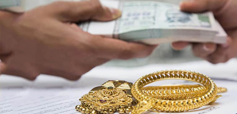 Customer completing gold sale transaction with instant payment