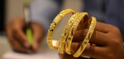 Happy customer after successfully selling gold